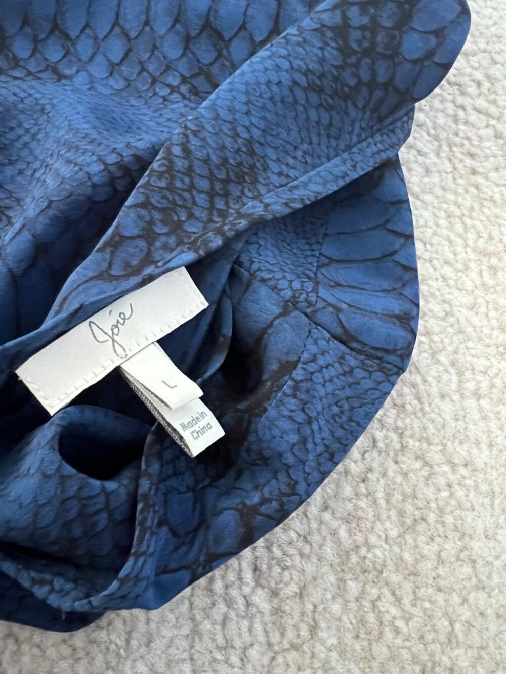 Joie Short Sleeve Black Blue Button Up Blouse Top L Reptile Print - Picture 2 of 6